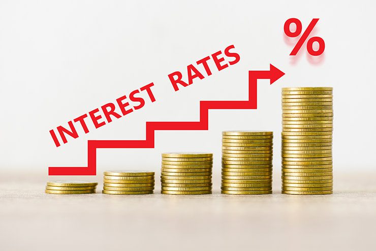 Interest Rate rise with piles of coins increasing in size %